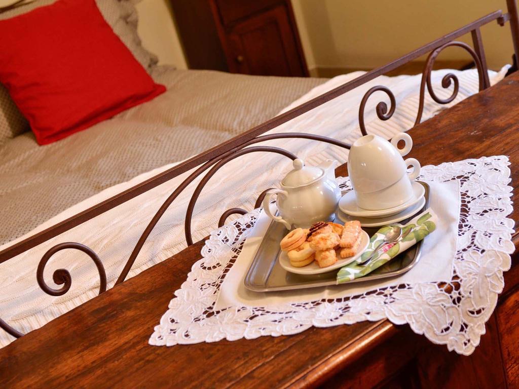 B&B Vicolo Della Scala Cortona Bagian luar foto