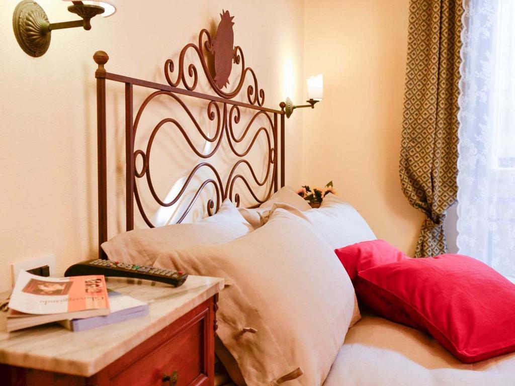 B&B Vicolo Della Scala Cortona Bagian luar foto